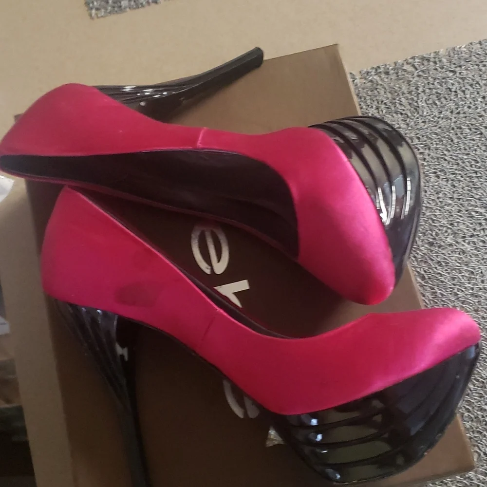 bebe Riley Fuschia - Picture 4 of 4